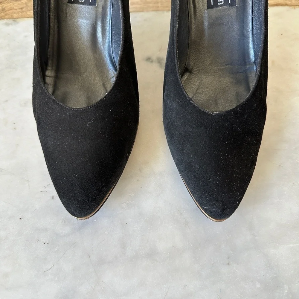 Stuart Weitzman Black Suede Pumps triangle gold heel size 8.5